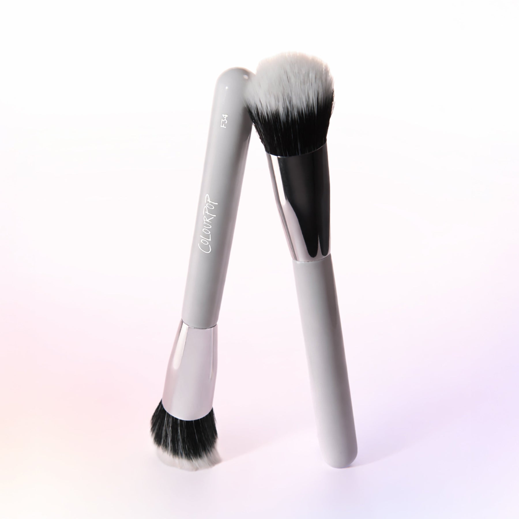 Angled Blending Face Brush - Classic Wear